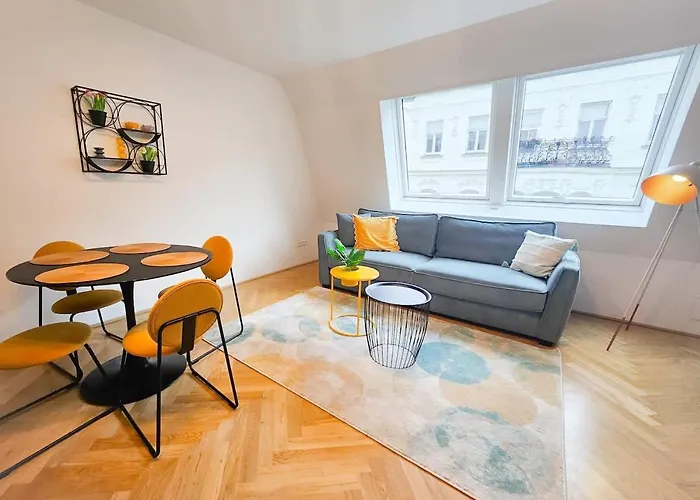 Freshly Renovated In Trendy Area L Hg21 *