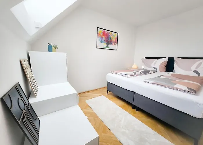 Freshly Renovated In Trendy Area L Hg21 *